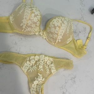 New without tags Victoria’s Secret yellow lace very sexy push up bra and thong